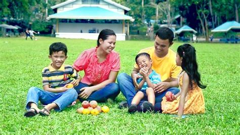 Dalawang pinay para sa kanong may pamilya .